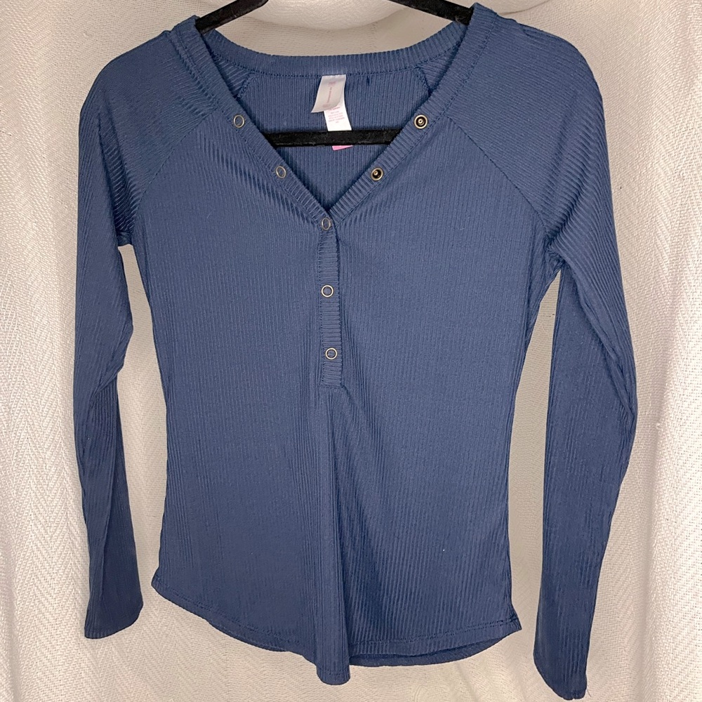 long sleeve ribbed snap-button shirt
